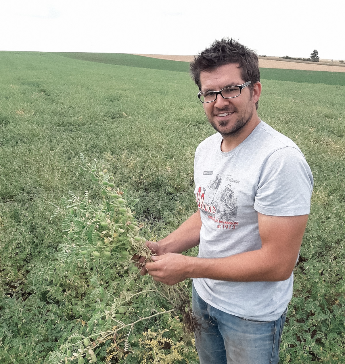 BIO-Partner-Landwirt der Schalk Mühle Ing. Markus Fellner auf einem Feld