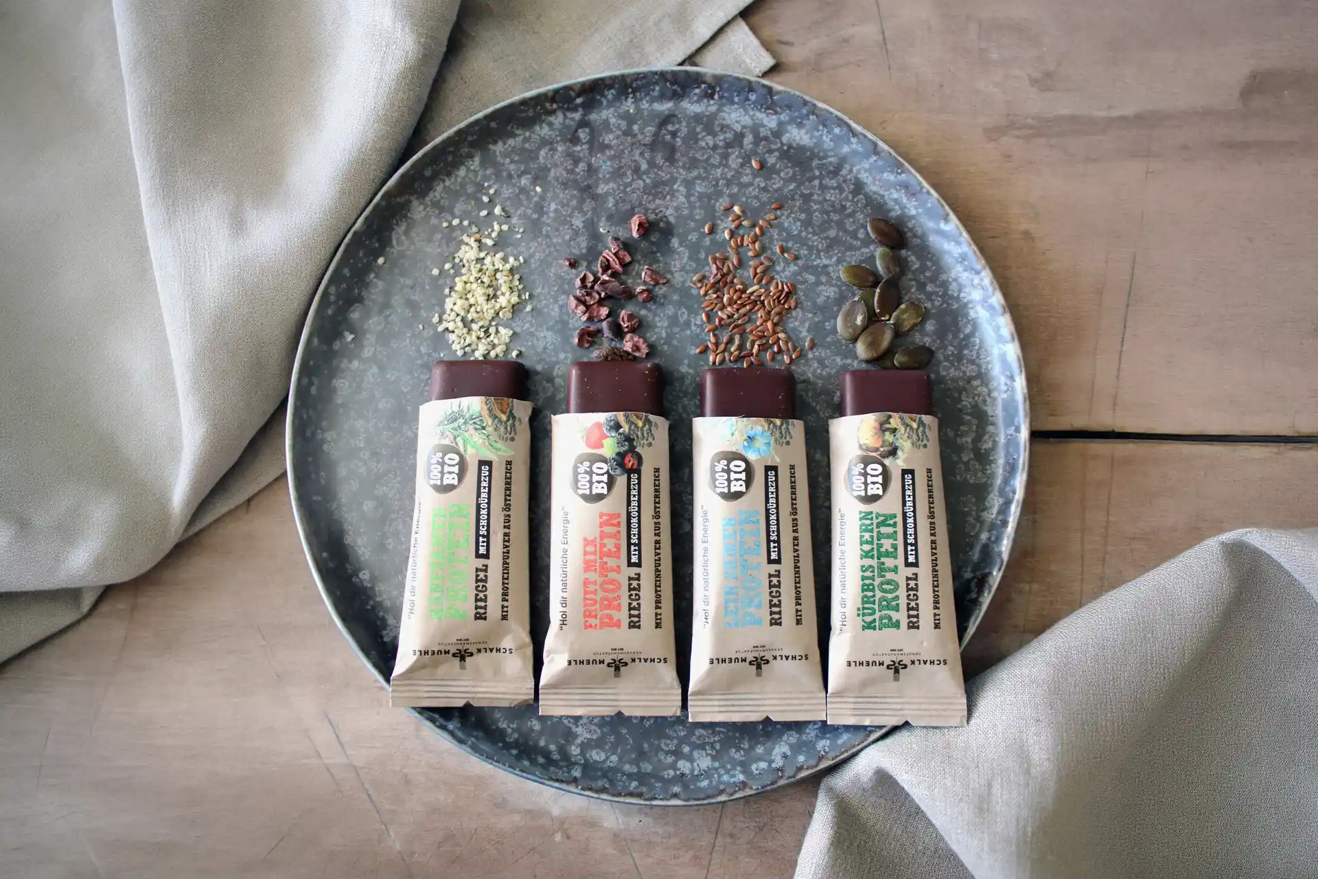 Vier Schalk Mühle Bio Protein-Riegel mit Schokoüberzug: Hanf, Fruit Mix, Leinsamen und Kürbiskern