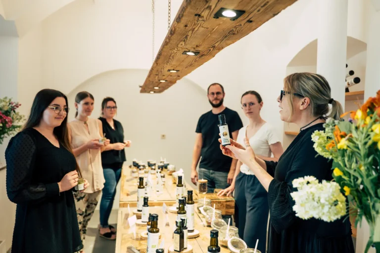 Verkostung von Kürbiskernöl und Feinkost im Hofladen der Schalk Mühle